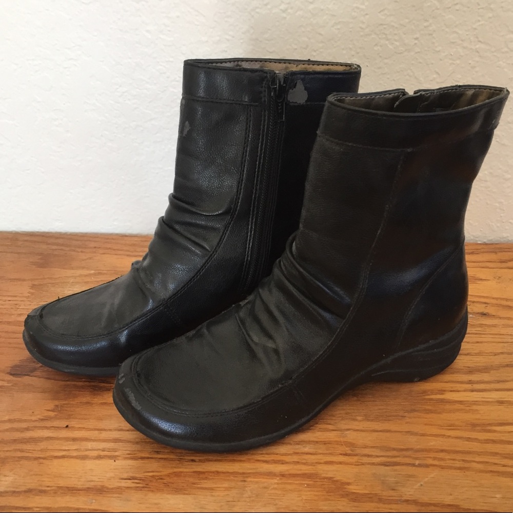 Hush Puppies ankle booties size 5.5